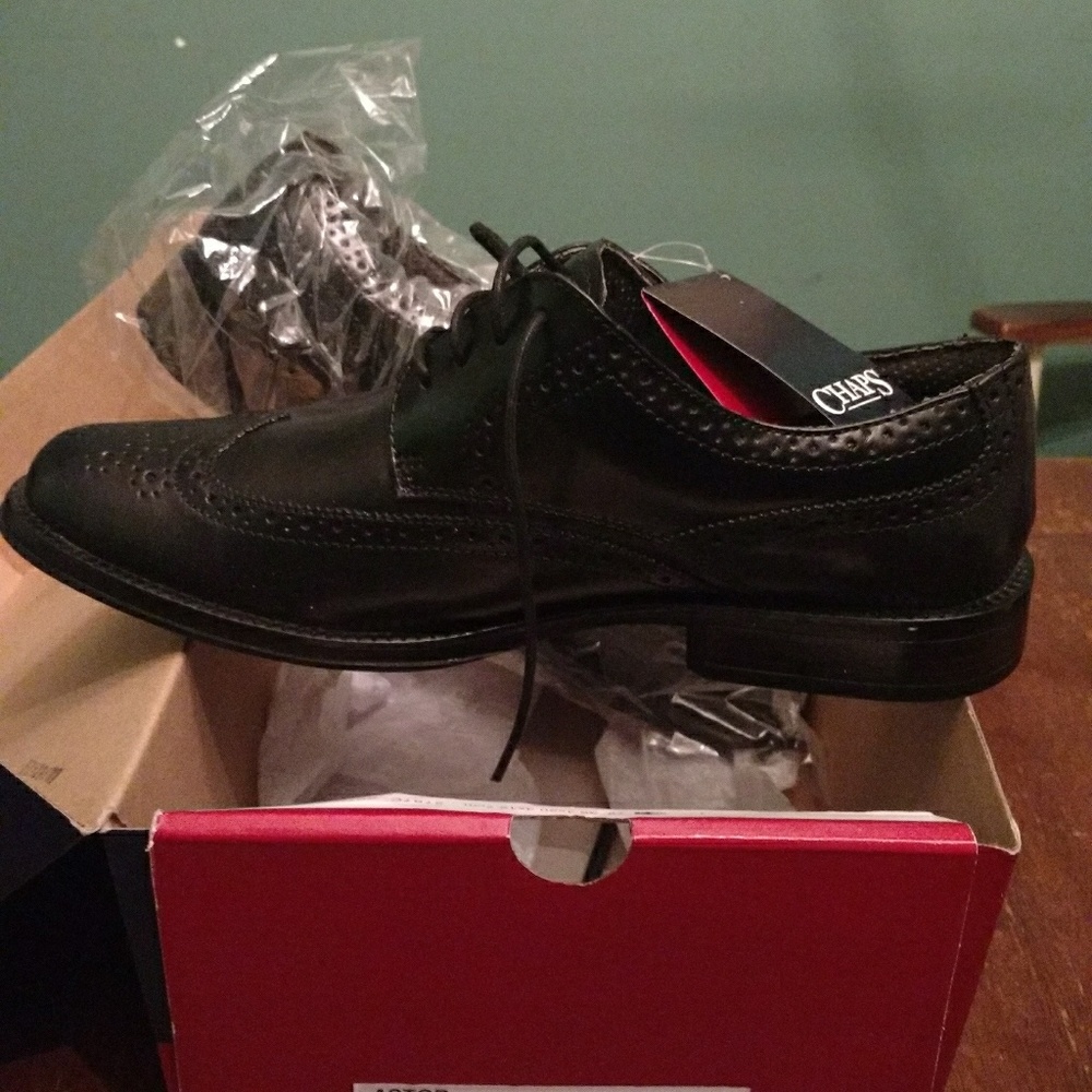 Chaps dress shoes